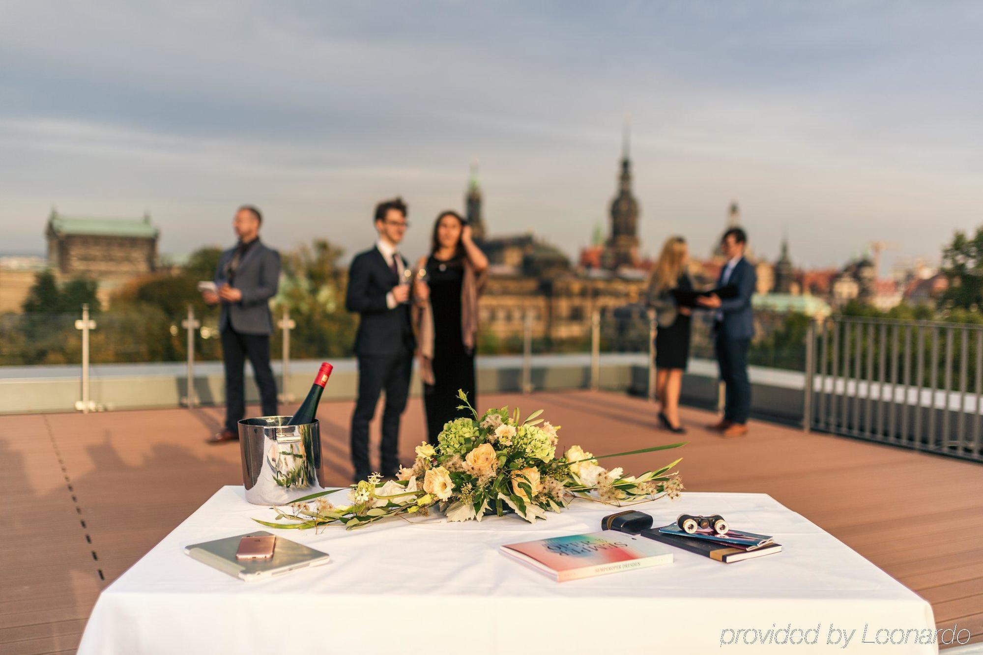 Residenz Am Zwinger Aparthotel Dresden Ngoại thất bức ảnh The wedding ceremony