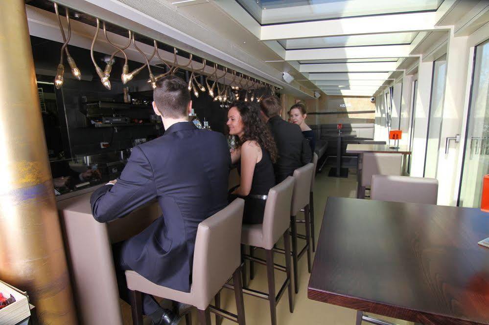 Residenz Am Zwinger Aparthotel Dresden Ngoại thất bức ảnh The bar at the Sky Bar